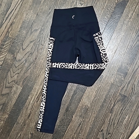 💥ZYIA black leopard tights leggings Sz 2 pockets - Picture 1 of 4